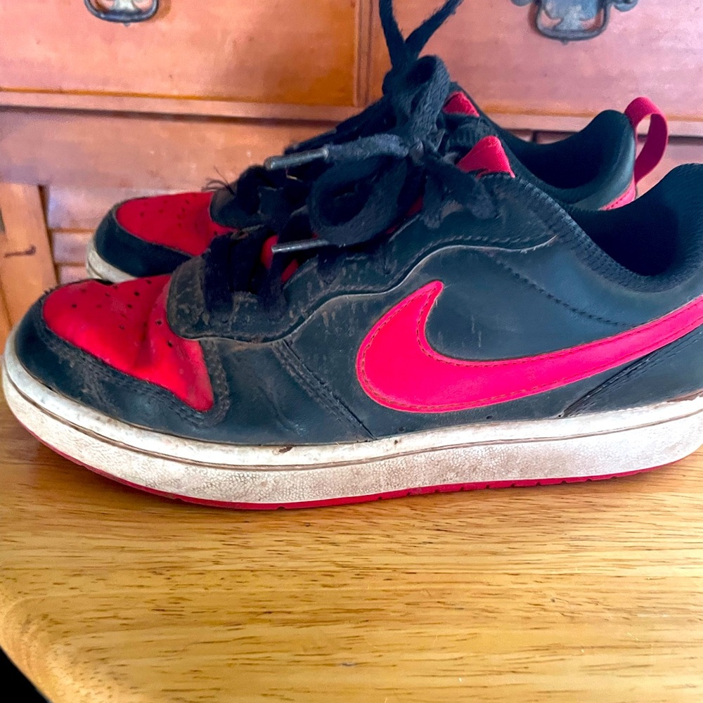 Nike Low Dunk red/black youth size 4